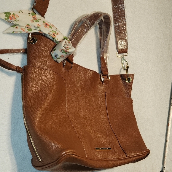 Steve Madden Tan Shoulder Bag with Floral Accent - Picture 6 of 10